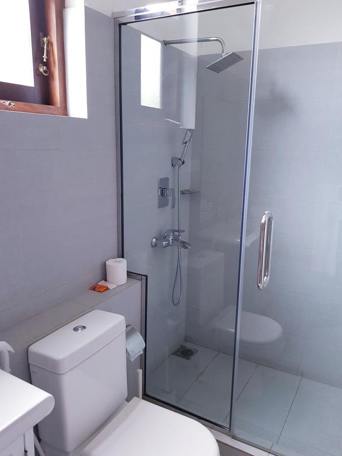Sea Breeze Deluxe Inn Negombo Buitenkant foto