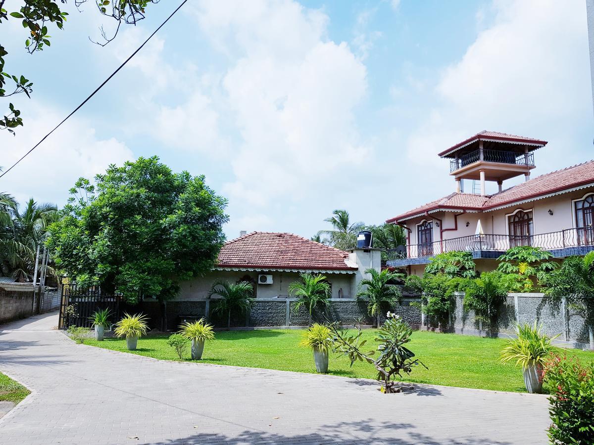 Sea Breeze Deluxe Inn Negombo Buitenkant foto